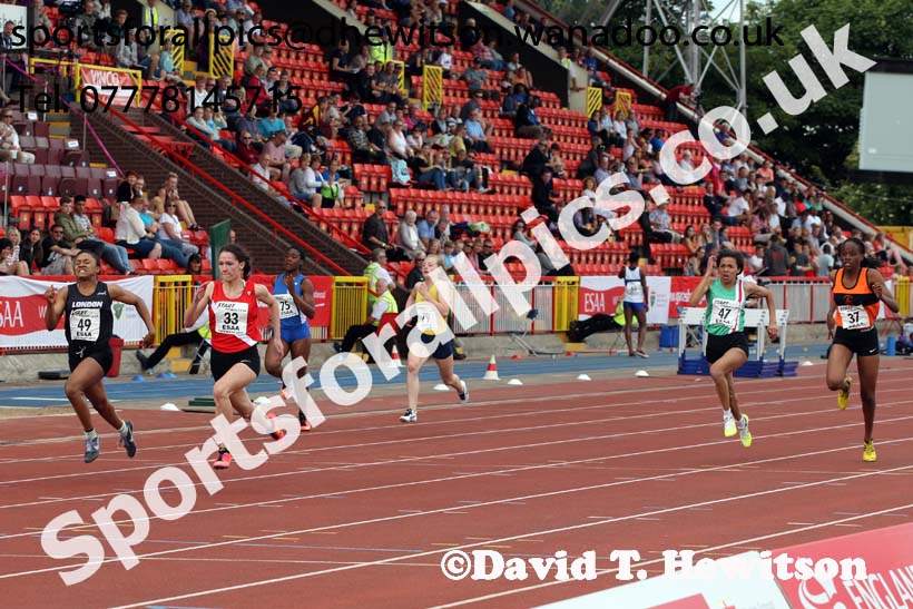 Inter girls 200 metres, 2015 English Schools, Gateshead. Photo: David T. Hewitson/Sports for All Pics